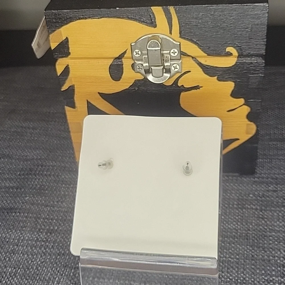 Brooklyn Blossom earrings - Picture 2 of 3